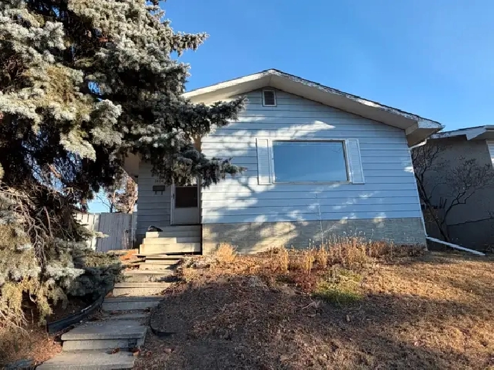 Marlbourough legal suite 2 bedroom,sep entrance ,$1100/m 40 ut