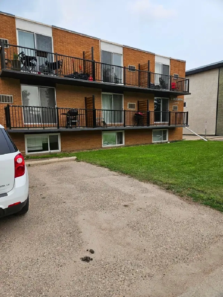 One bedroom apartment 3038 Arlington Avenue