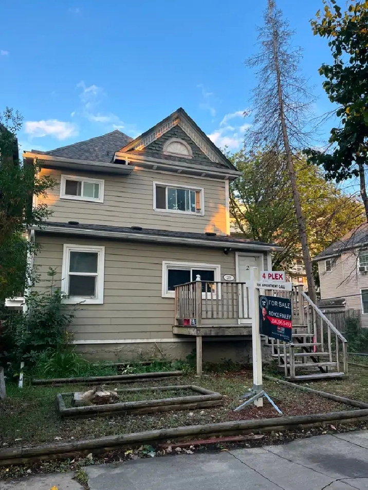 Solid 4-Plex w/ plenty of upgrades! Walking distance to U of W!