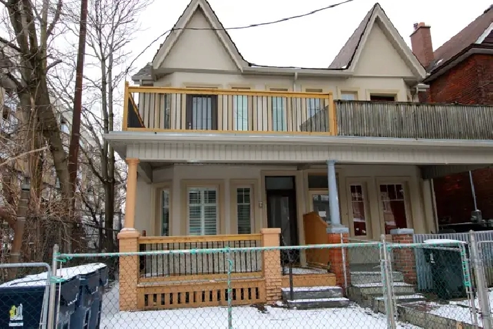 Toronto 2 1 bedroom self contained unit next to Lansdowne subway