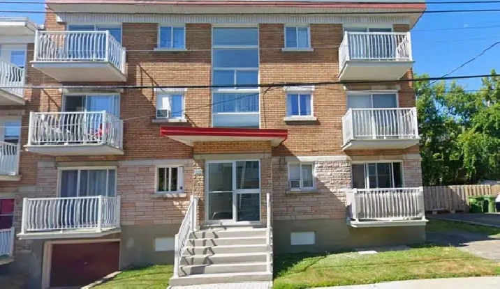 BEAU GRAND 4 1/2 COIN HENRI BOURASSA ET PIE IX