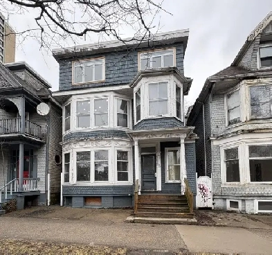 26-003 Spacious flat in South End Halifax
