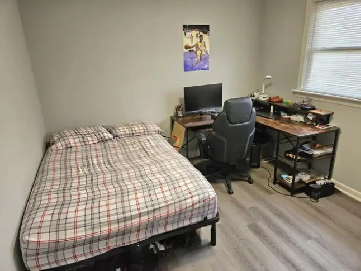 Fully Furnished Room near McMaster University, Hamilton