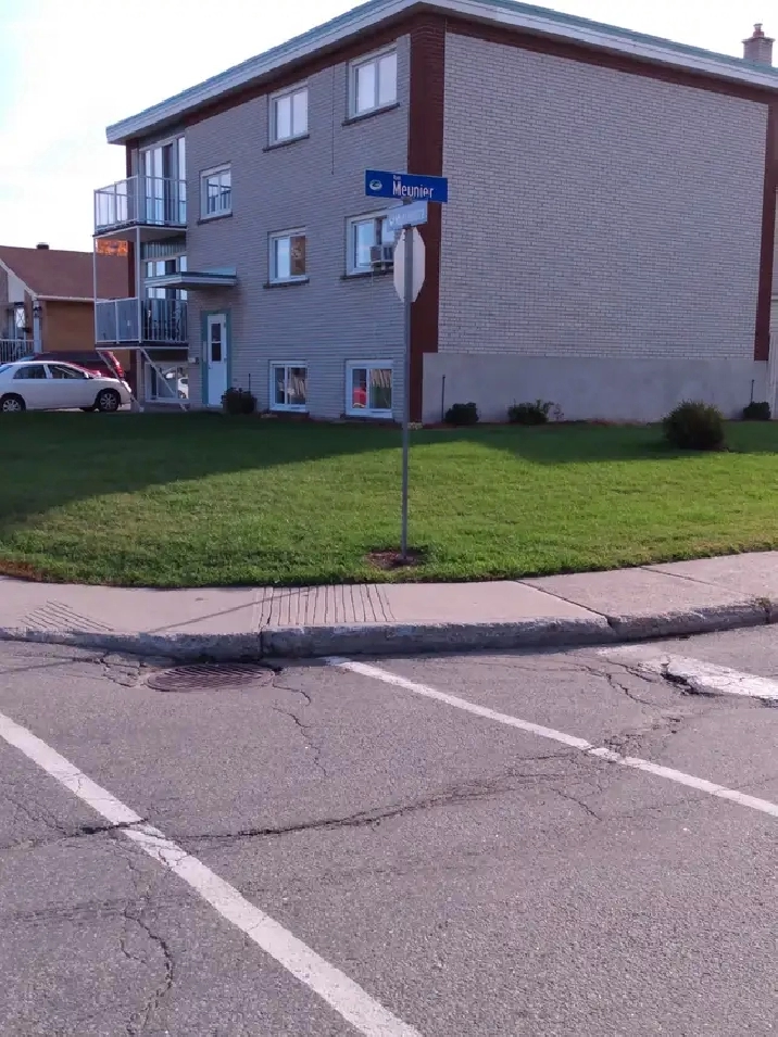 Appartement 2 chambres chauffé, non éclairé