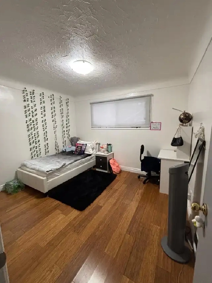 Room for Rent — 5BR House, 10 Min to McMaster, May–Aug 2026