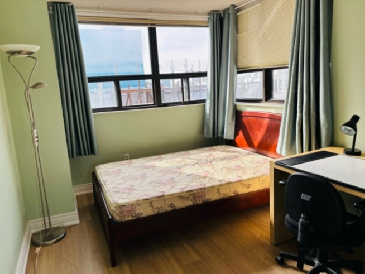 8th floor apartment with 2 bedrooms and 1 living room