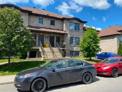 Grand 4 1/2 à louer – 5322 Jacques-Plante, Laval (Chomedey) – 1