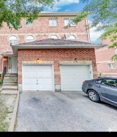 4 bedroom 2 bathroom 2 parking townhouse for rent