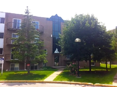 BEAU 1 1/2 AU 1ER JUILLET VILLE SAINTE CATHERINE RIVE SUD