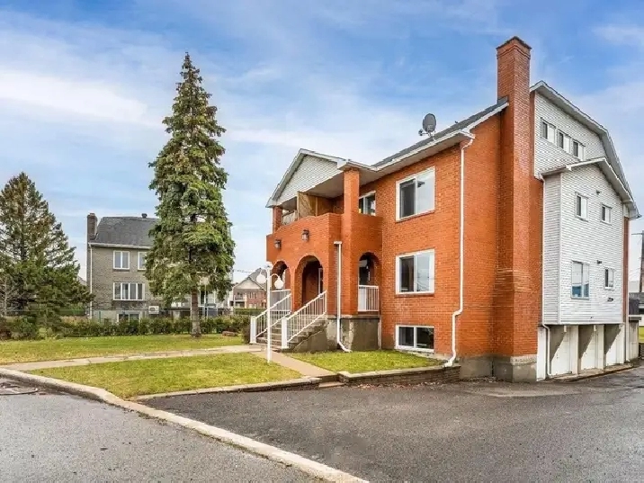 Condo à louer 3 1/2 , chauffé & éclairé, Garage intérieur