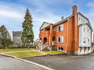 Condo à louer 3 1/2 , chauffé & éclairé, Garage intérieur
