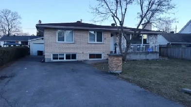 3 BEDROOM APT. in St. Claire Gardens, near Algonquin College