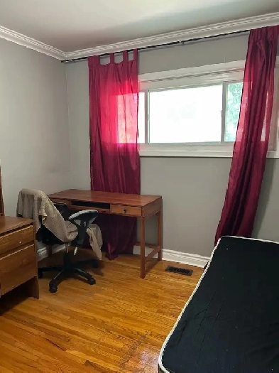 Furnished Room for rent on main floor,Oxford Street West