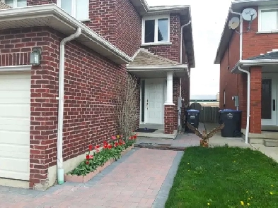 Beautiful room for rent at Eglinton and Credit View. Mississauga