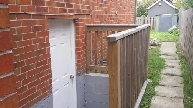 Private room is available for female student/job from Apr 1