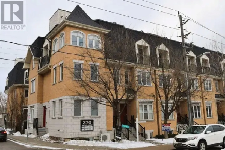 2bedroom townhouse for rent - Eglinton and Allen