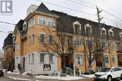 2bedroom townhouse for rent - Eglinton and Allen