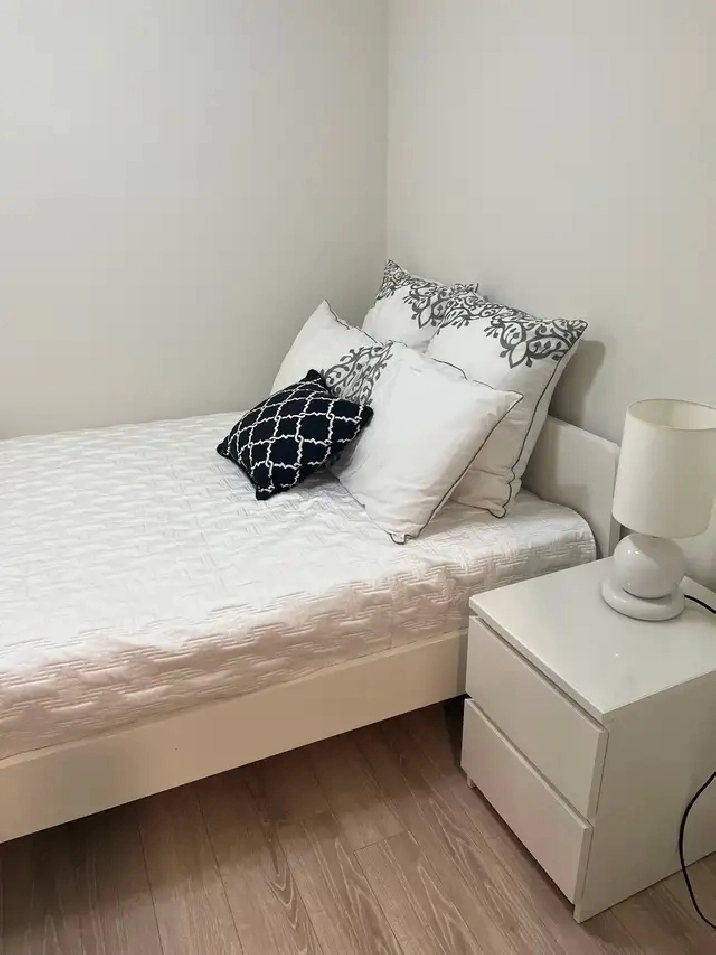 FURNISHED ROOM for rent MILTON-Derry & Scott