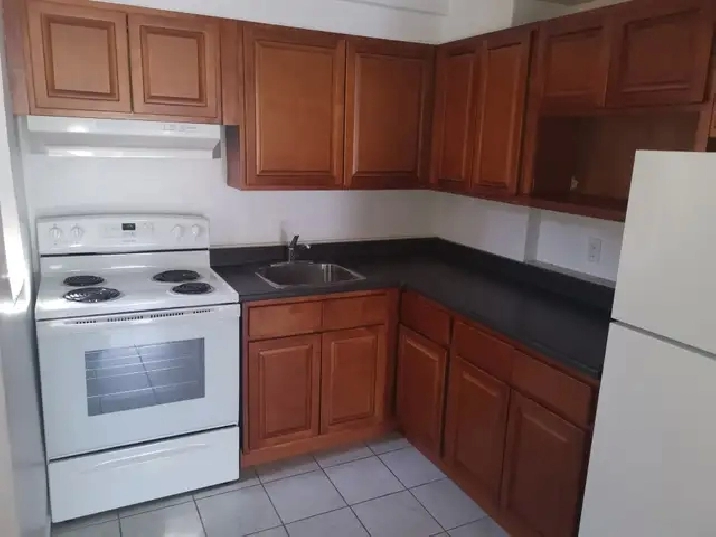 BEAU 4 ½ /Juillet/COTE-DES-NEIGES/PRÈS POLY, UDEM, 1ER JUILLET