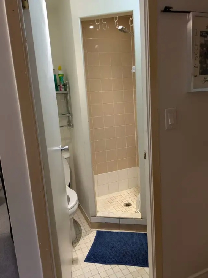 Bachelor unit with closed bedroom FOR RENT