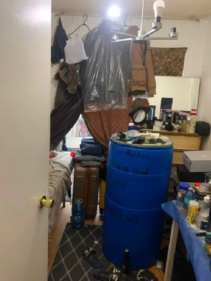 room for rent (keele and finch, beside keele subway station)