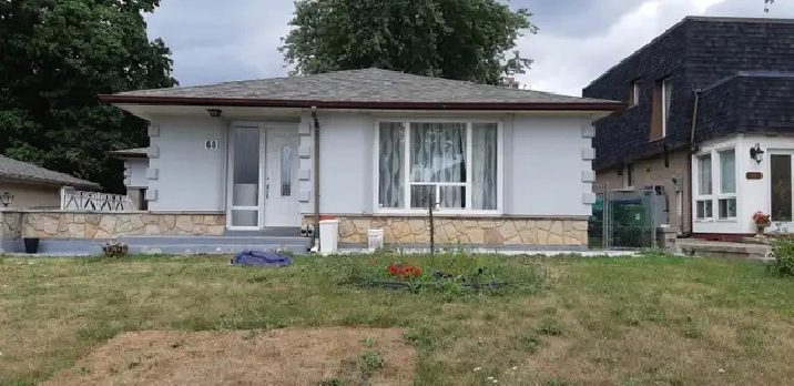 FURNISHED 3-BEDROOM HOUSE FOR STUDENTS ,5 MIN TO YORK UNIVERSITY