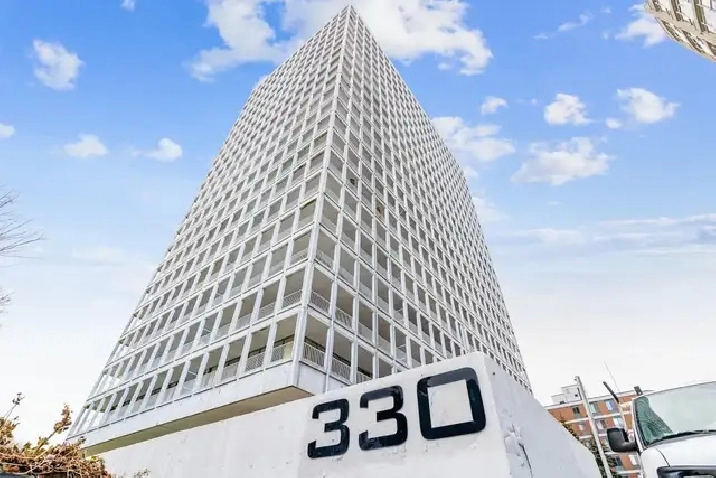 Tower Hill East - 3 Bedroom available at 330 Spadina Road, Toron