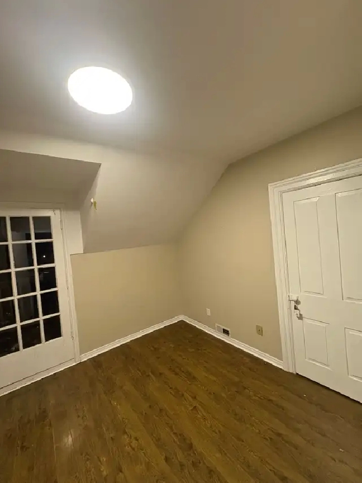 $900 room for Downtown