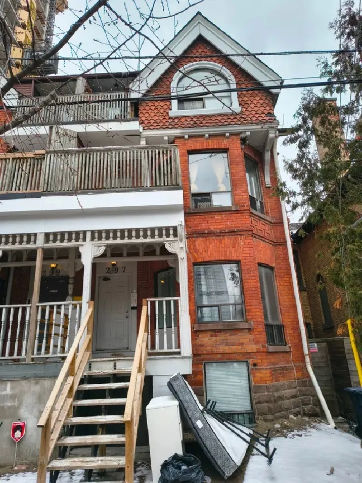1 BEDROOM AT 297 SHERBOURNE STREET