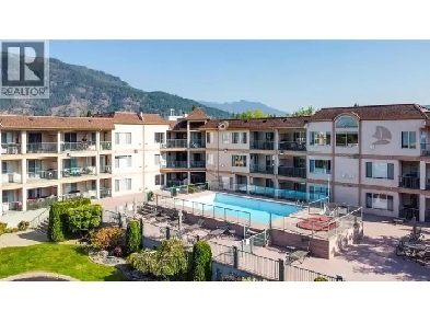 Sicamous Lockout Suite — Waterfront, Poolside, Boat Slip $495K