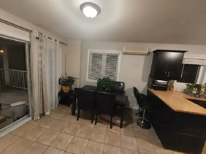 Condo 4 1/2 , grande superficie