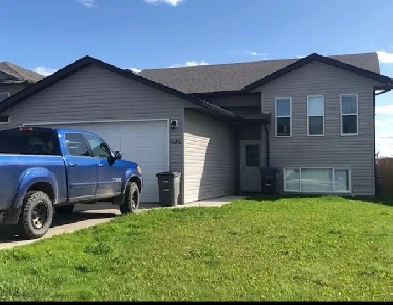 QUALITY, NEWER 3 BEDROOM W/DBL GRG & LG FENCED YARD, GREAT AREA