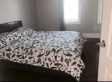 Aurora/Newmarket private Room