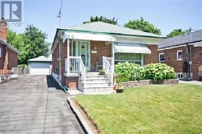 3 Bed for Rent - Main Floor Lawrence & Warden