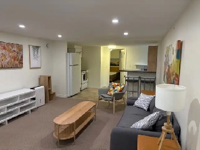 Quiet all inclusive 1 bedroom apt - across from beach/trails