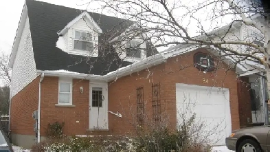 2 bedrooms upstairs available, Sublease in Summer