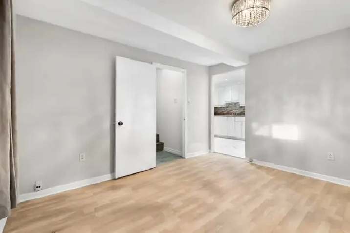 3 1/2 Bachelor Condo Brossard   Parking - For rent - À Louer