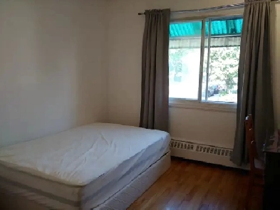 Grand chambre private à louer 5 mins à pied monk metro