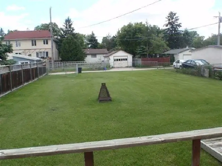 Just beside U of M,  3 bedrooms whole house for rent