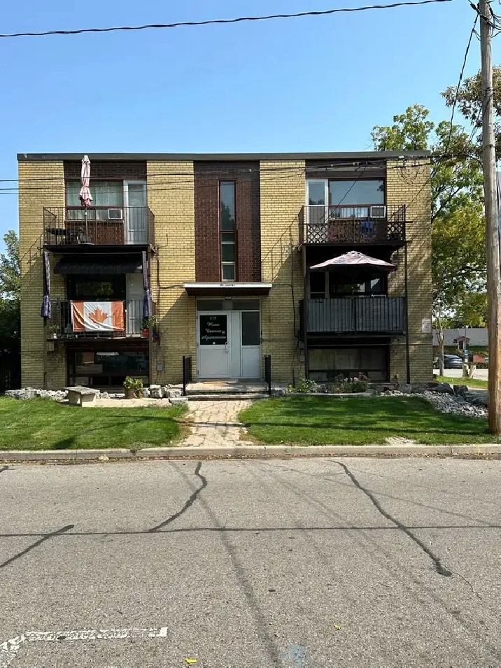 2 brdm apt large for rent $2200 negotiable