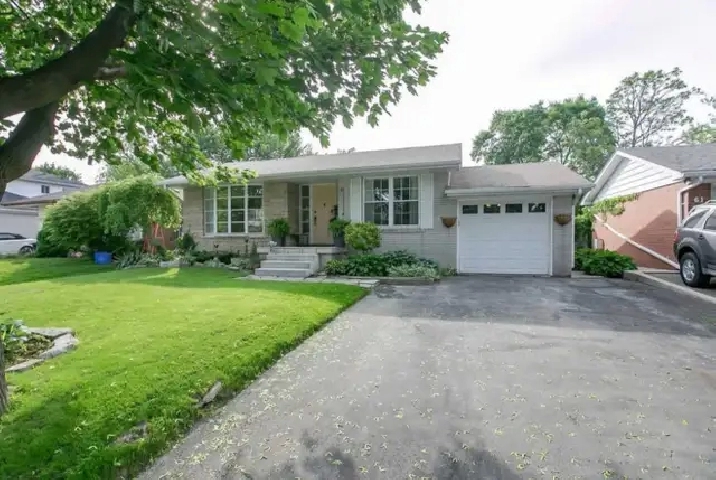 3-bedroom house in Downtown Brampton