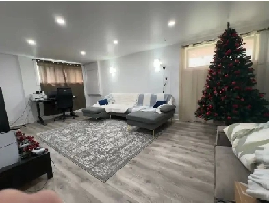 Magnifique 3 ½ à Mercier Est, meublé   4 électroménagers