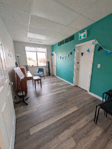 Exclusive Studio/Office for Rent - Yonge & Finch/Cummer