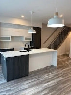 Belle maison de ville à Mirabel disponible  a louer