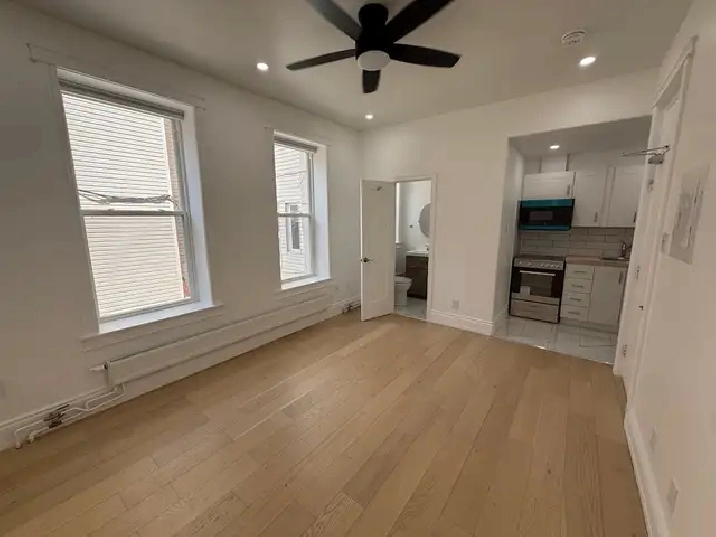 Fully renovated bachelor unit - Available Immediately!