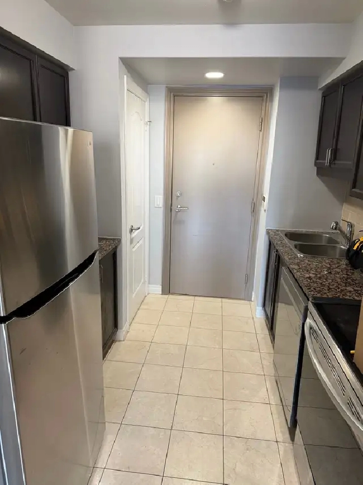 1 bed/1 bath condo - step away from STC (video attached)