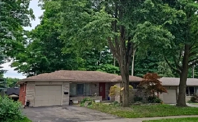 3 bedrooms Detached home Near Waterloo University/Conestoga