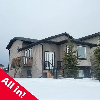 #8721- 3 Bed/ 1.5 Bath Upper Level. Avail Now! $2000 H/W/P Incl!