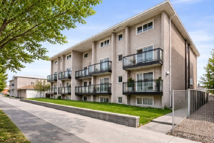 FULLY RENOVATED CONDO WITH LOW CONDO FEE CLOSE TO ALL AMENITIES!