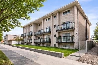 FULLY RENOVATED CONDO WITH LOW CONDO FEE CLOSE TO ALL AMENITIES!